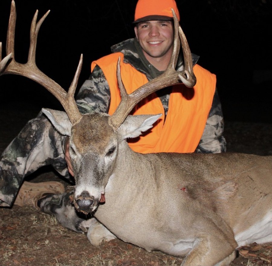 Guided whitetail deer hunt in southwest Oklahoma
